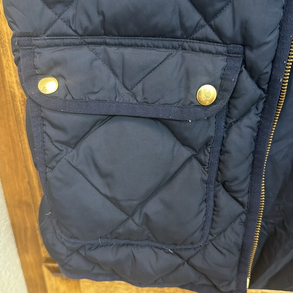 J. Crew Women’s Navy Quilted Zip Up Vest with Two ButtonFront Pockets Size Small - Picture 3 of 7
